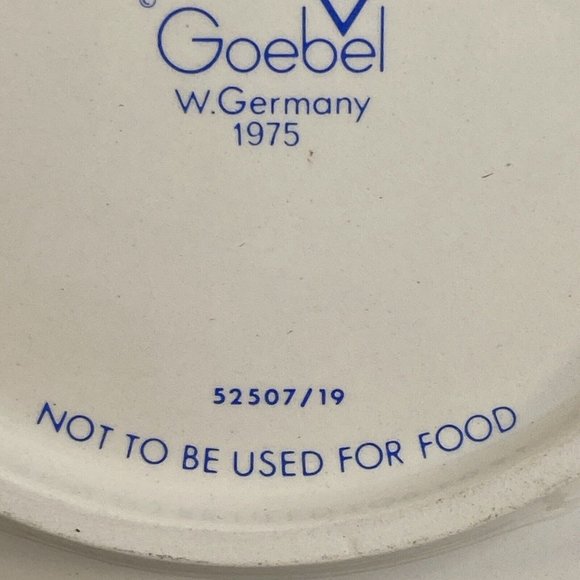 Goebel 1975 Mother Series Plate Signed Hand Painted Relief Bunny Rabbit Hummel - Picture 8 of 16